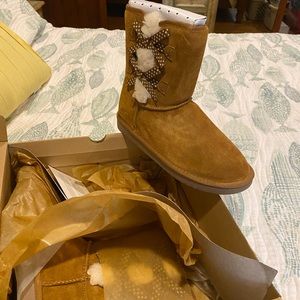 Koolaburra by UGG Victoria short boot